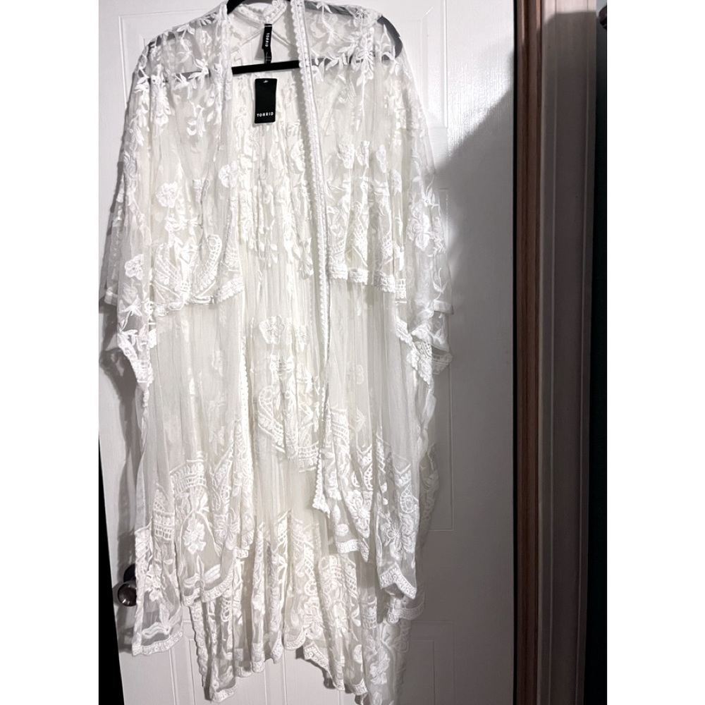NWT Torrid Ivory lace Ruana